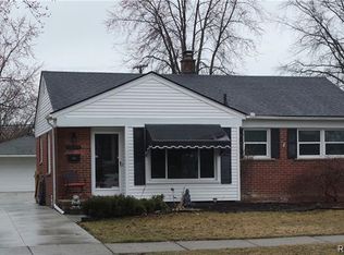 22985 Carolina St, Saint Clair Shores, MI 48080