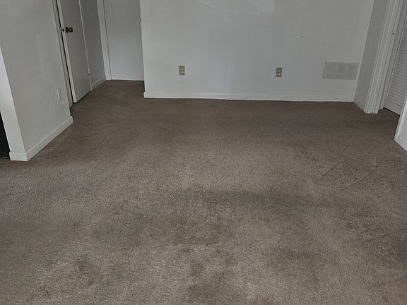 5th image of 4602 Willow St #2