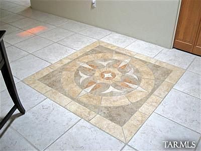 2nd image of 888 W Placita Luna Nueva