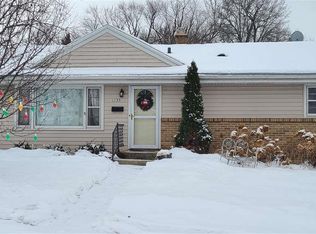 1235 Crestwood Dr, Freeport, IL 61032
