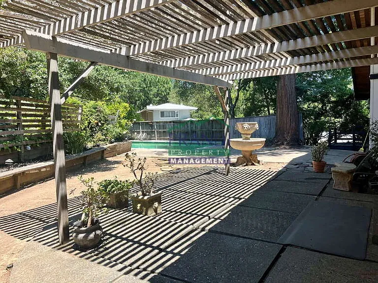 20 Graceland Dr — Photo 24