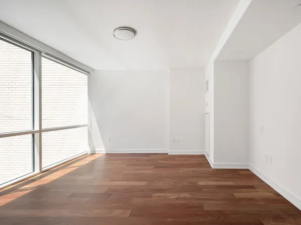 60 East 55th Street image 2 of 8