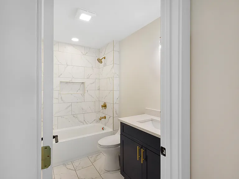 Acklen Apartments — Photo 9
