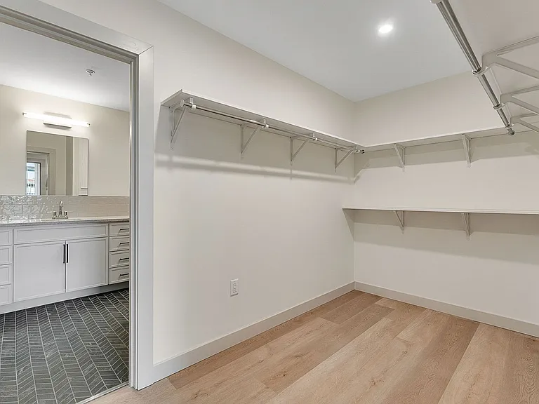 Bank Street Apartments at Burlington Square — Photo 26