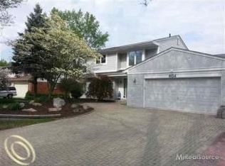 6154 Sandshores Dr, Troy, MI 48085