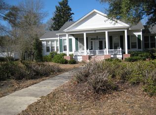 15 Memorial St, Manning, SC 29102