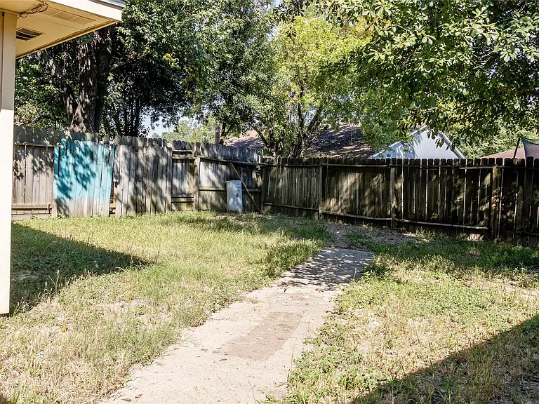 8215 Lone Bridge Ln — Photo 14