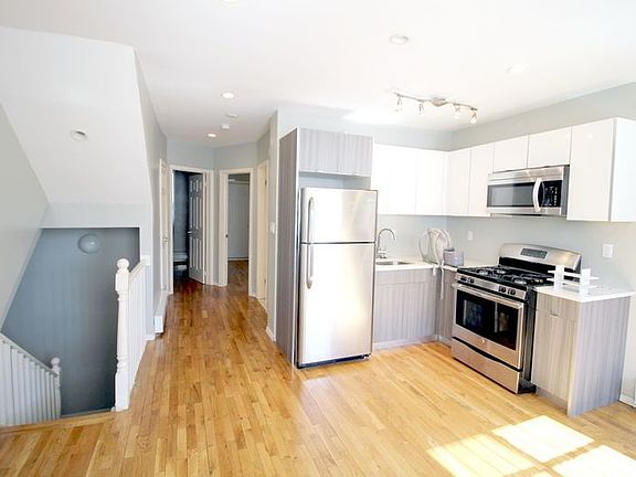 3rd image of 1813 Saint Johns Pl #1F