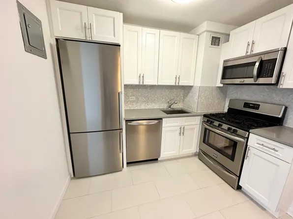 305 East 86th Street 11AW image 2 of 13