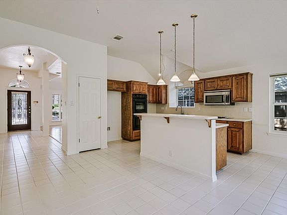 3rd image of 10817 Redmond Rd