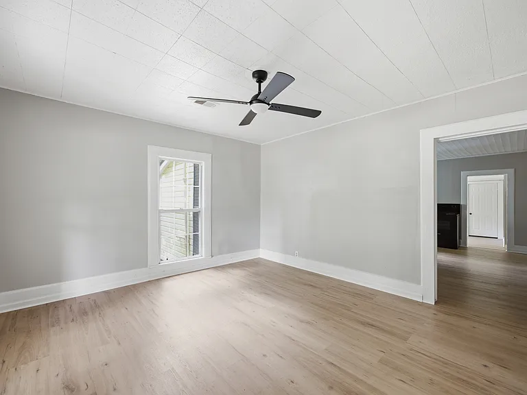 506 Daugherty St — Photo 11