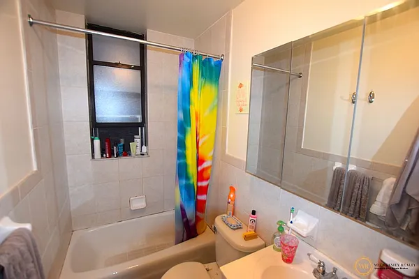 Rented by Your Vanity Realty | media 19