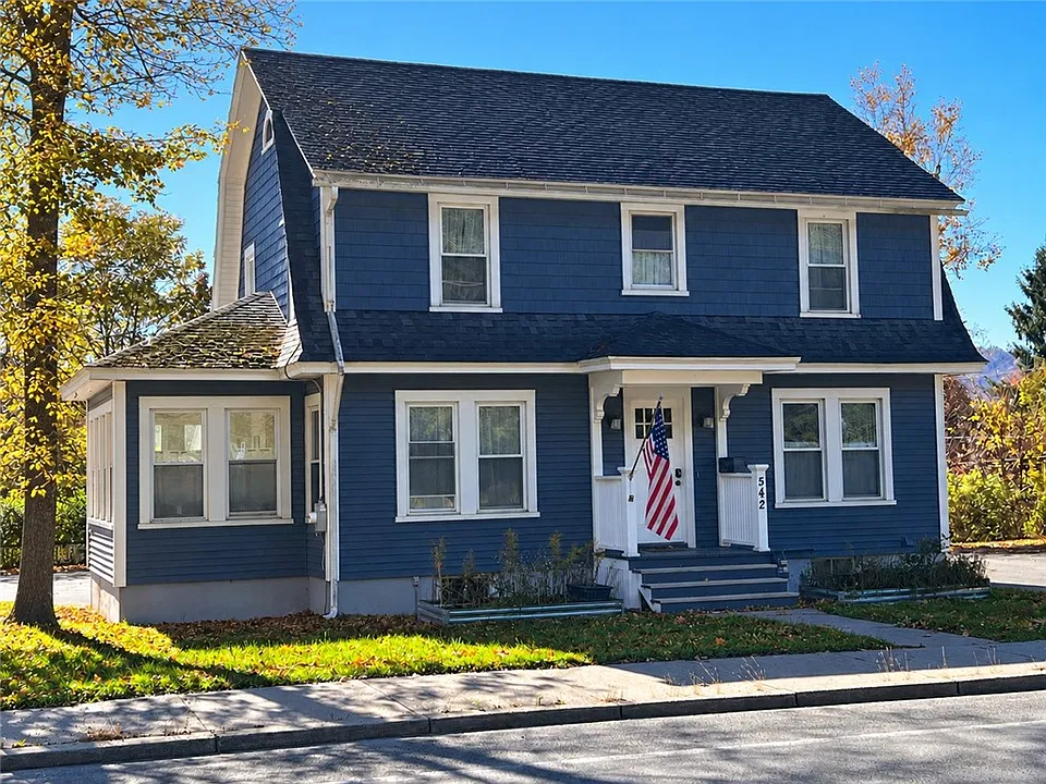542 Main St