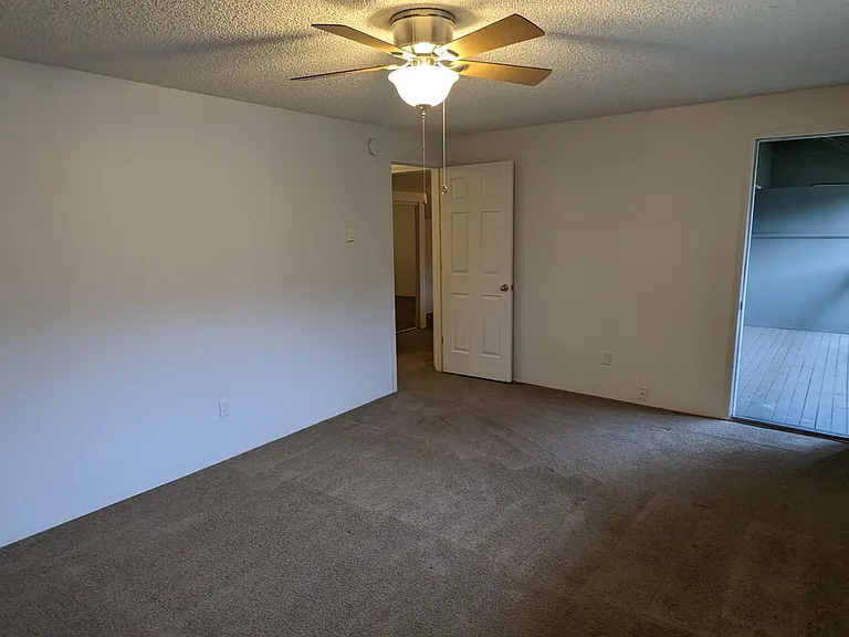 Royal Crest Townhomes — Photo 140