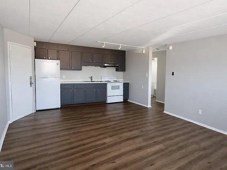 283 Park St #C15 — Photo 8