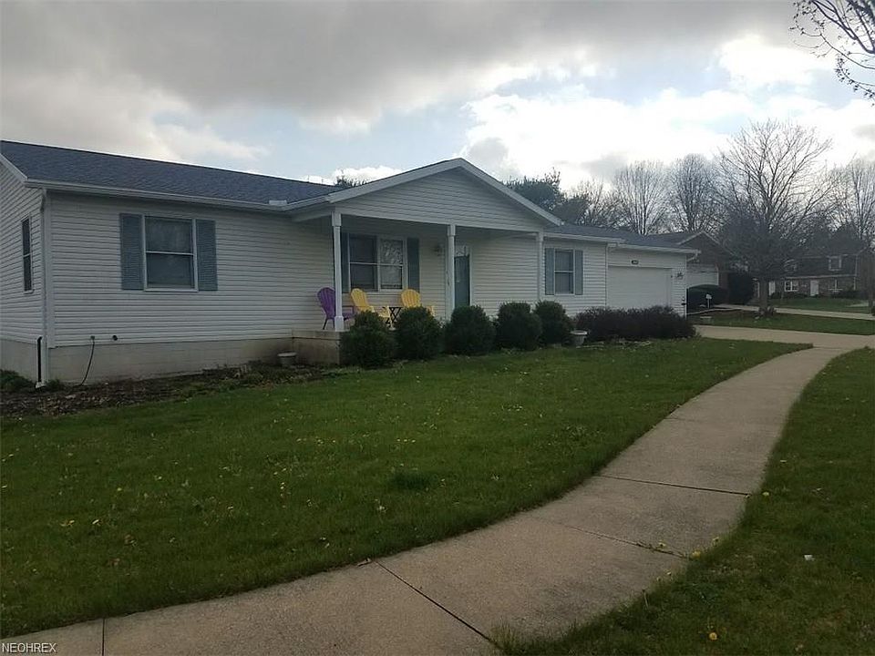1st image of 960 Carriage Ln