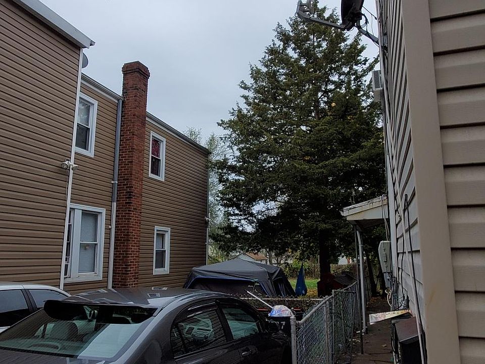 2nd image of 559 Centre St