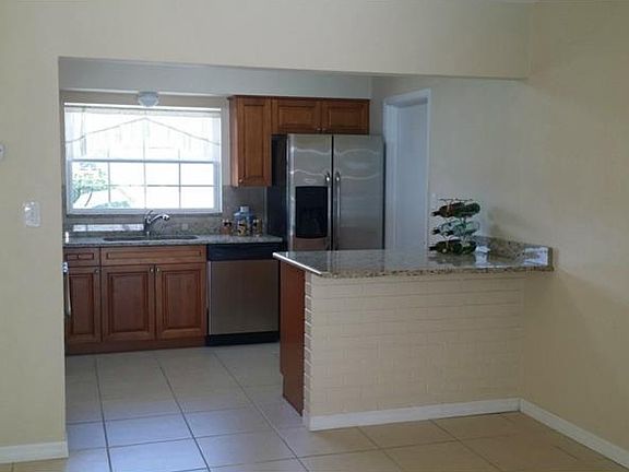 5th image of 1265 Everglades Ave