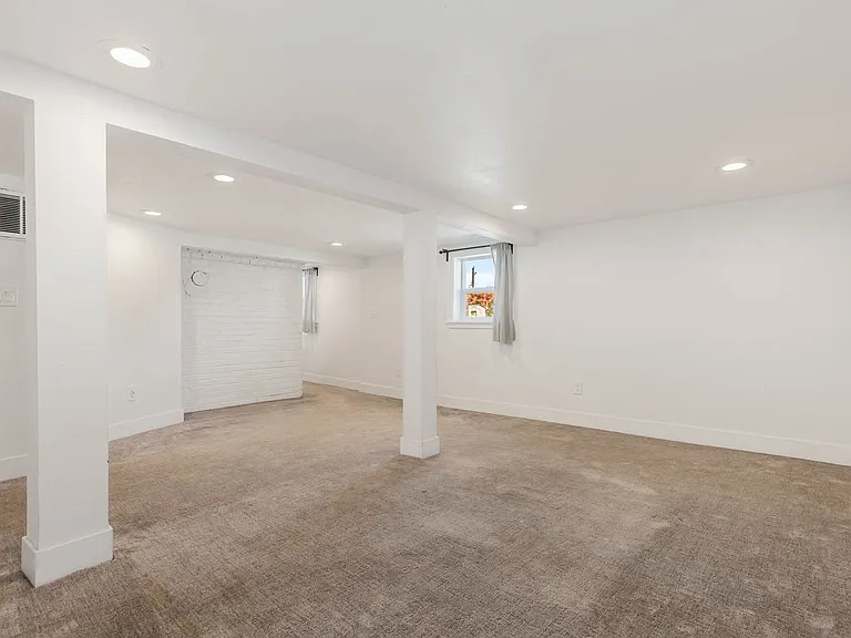4143 SW Kenyon St — Photo 22