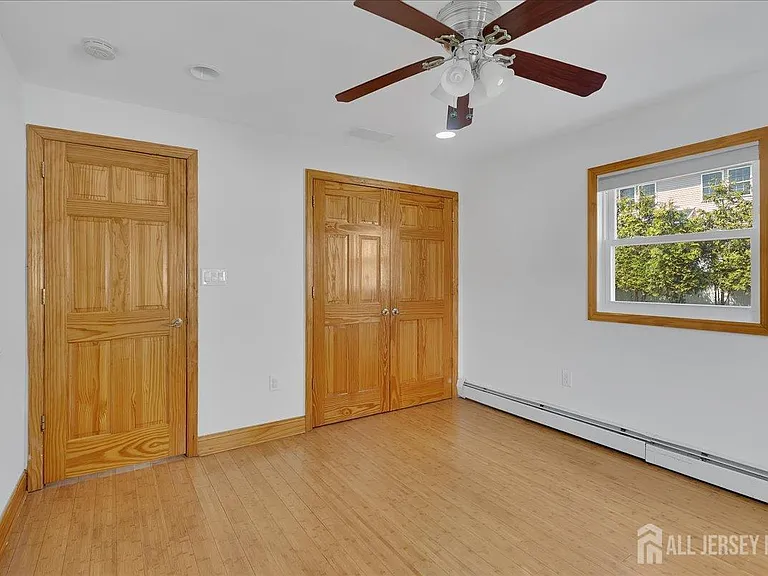 95 Calvert Ave E — Photo 21