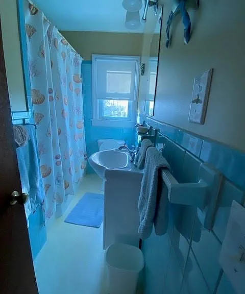 946 Hairfield Dr — Photo 3