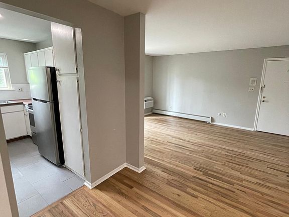 4th image of 406 Oakland Ave APT 6