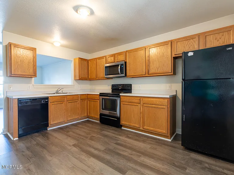 401 Springwood Dr — Photo 8