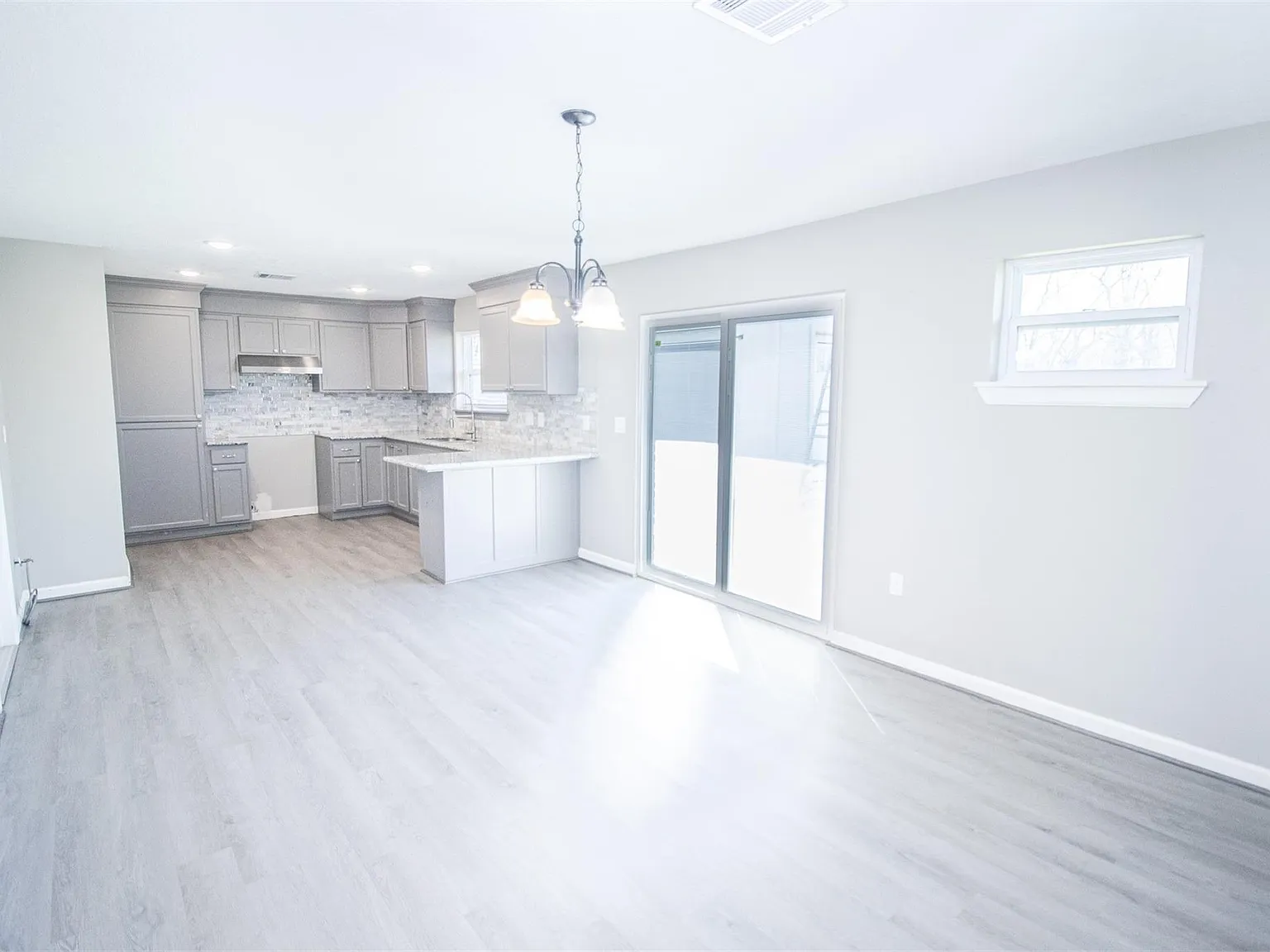 3 bed, 2.0 bath, 1474 sqft, $1,900 — Photo 4