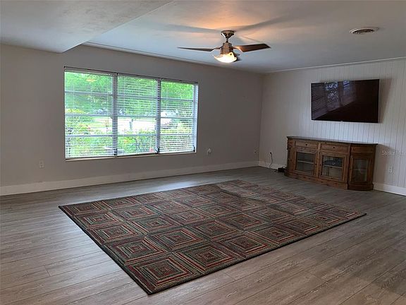 3rd image of 3001 Goldenrod St