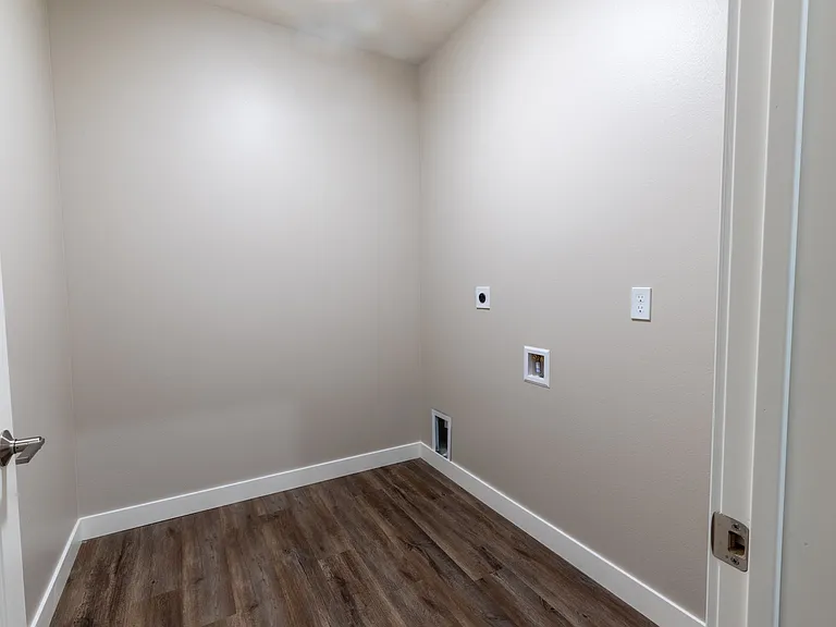 711 Lancelot Dr N #1 — Photo 25