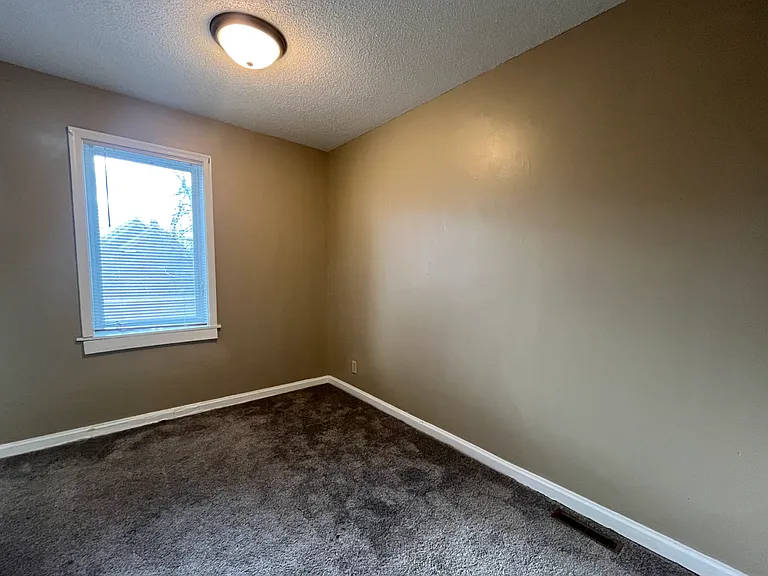 880 Wilson Avenue — Photo 16