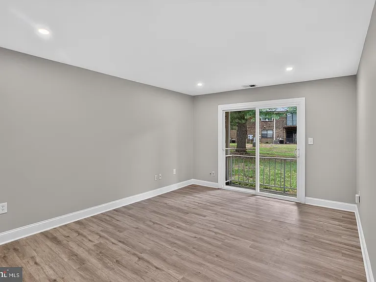 1807 Silver Ct — Photo 23