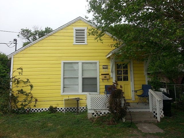1st image of 125 N Nueces St