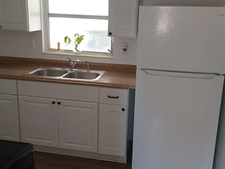 131 E Camphor St — Photo 3