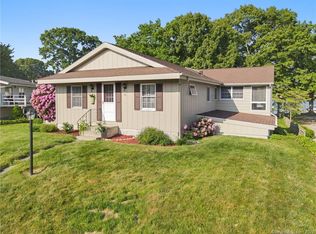 15 Lanyard Ln, Waterford, CT 06385