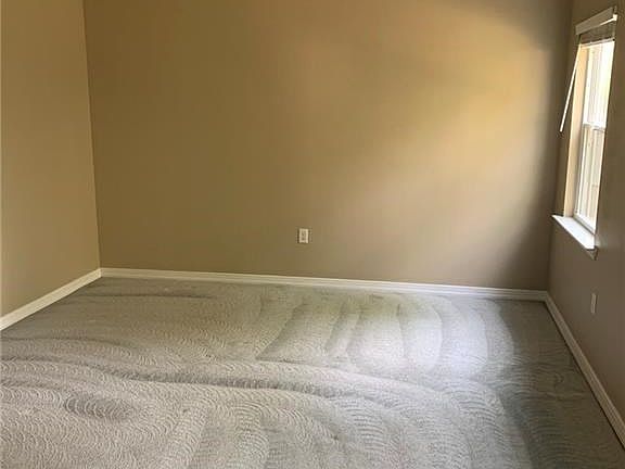 4th image of 256 Goldenwood Dr