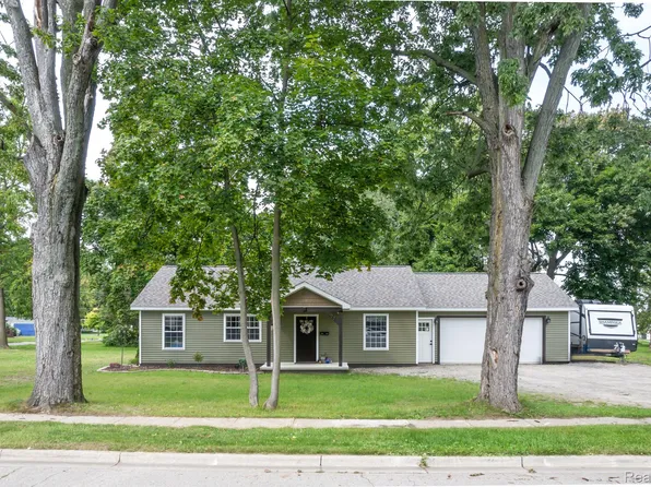 77 Minden St, Sandusky, MI 48471