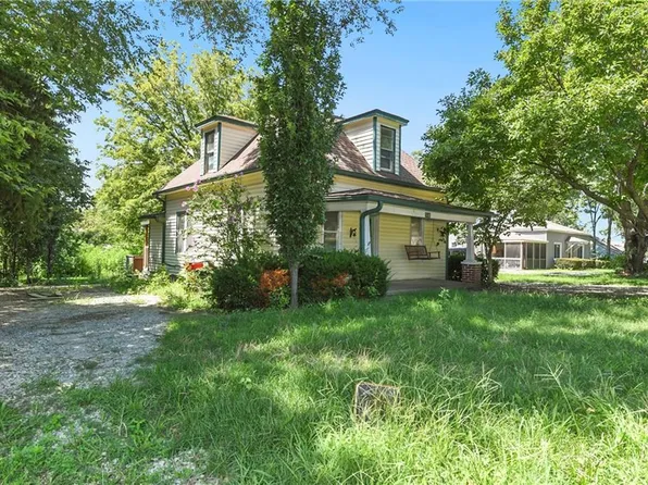 518 S Sibley St, Buckner, MO 64016