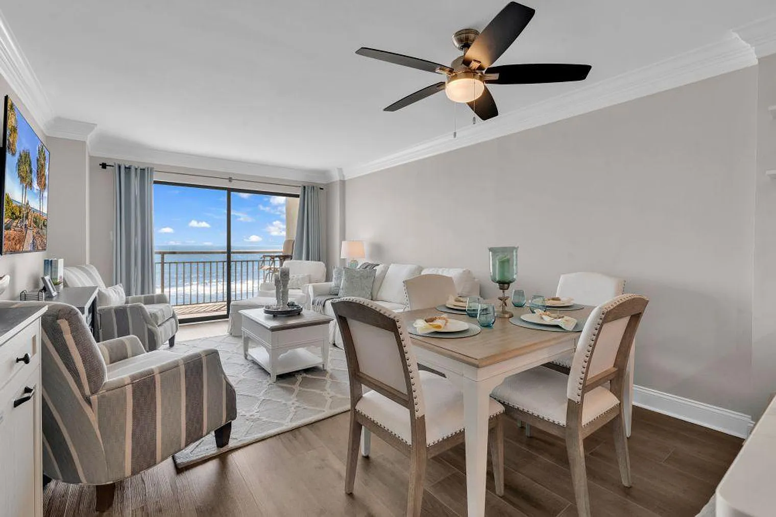 2 bed, 2.0 bath, 904 sqft, $3,898 — Photo 4