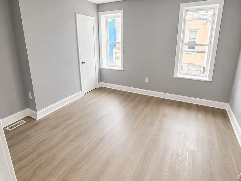 191 W Stella St — Photo 3