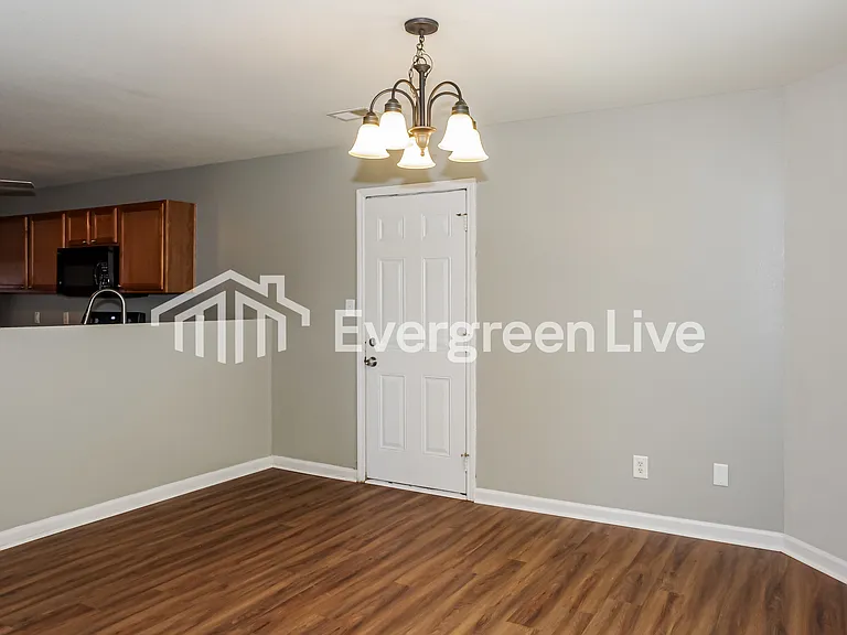 113 Elmhurst Dr — Photo 6
