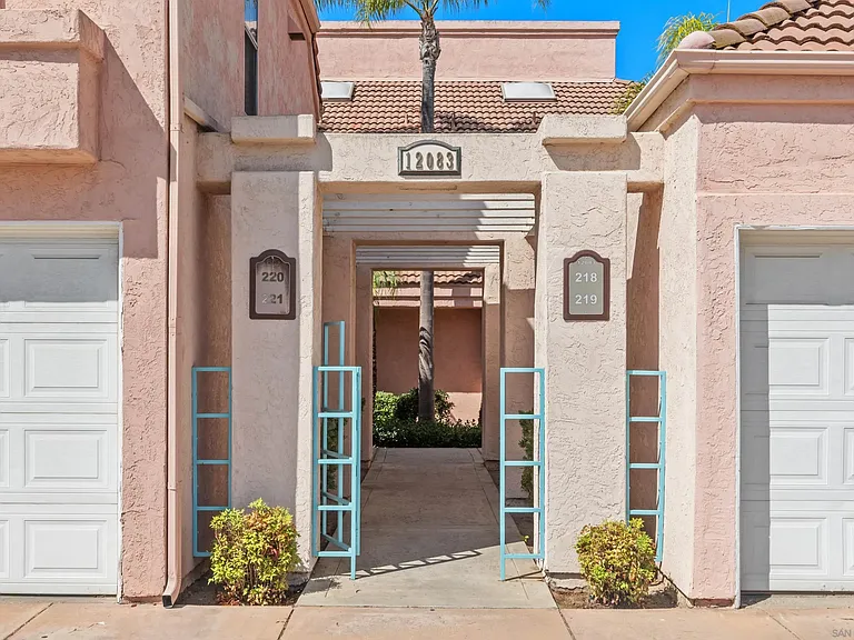 12083 Calle De Montana #219A — Photo 3