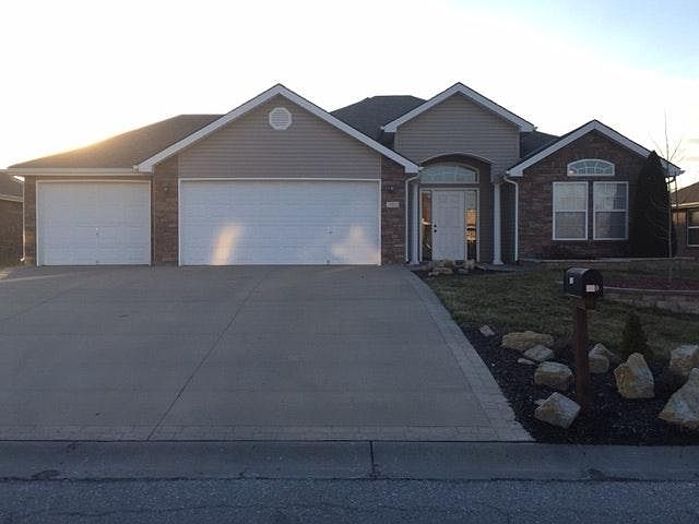 1st image of 210 NW Jackie Ave