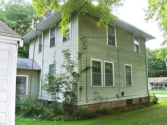 5th image of 121 Buckeye St