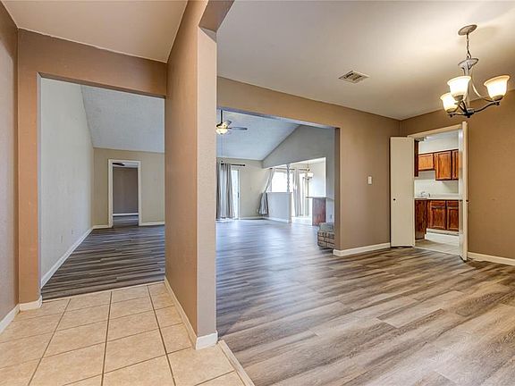 3rd image of 11851 S Fairhollow Ln