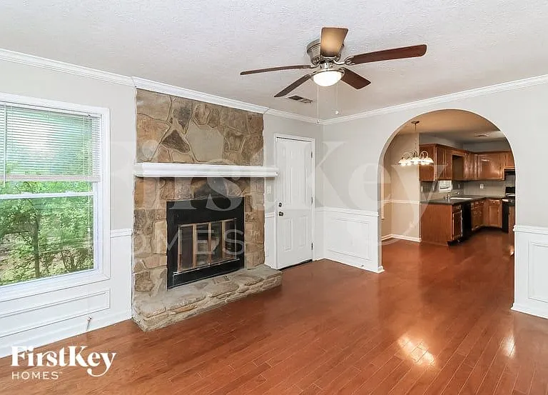 1827 Hickory Creek Ct NW — Photo 4