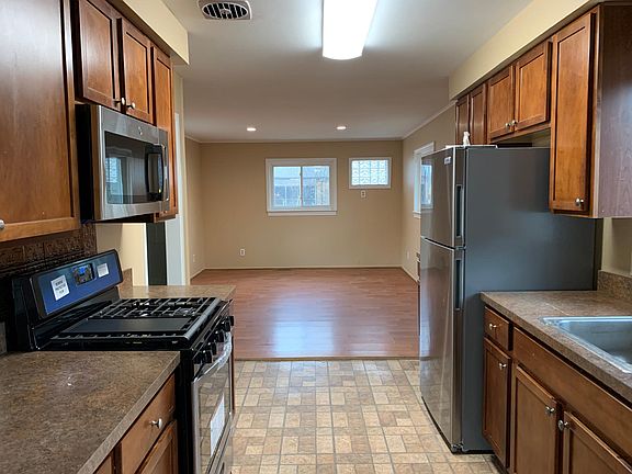 5th image of 21731 Sussex Ave