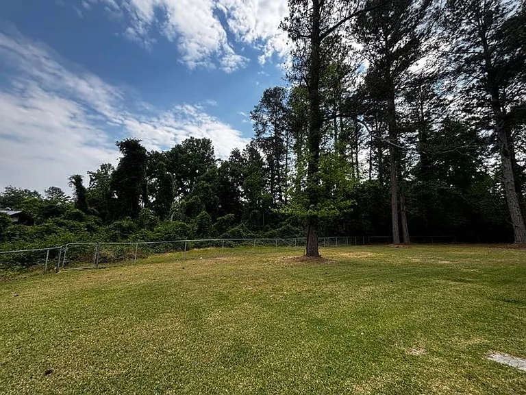 2204 Sandra Ct — Photo 13