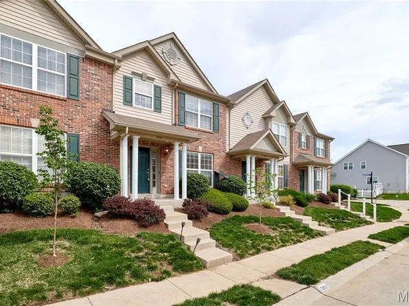 292 Montclair Tower Dr #292, Saint Charles, MO 63303