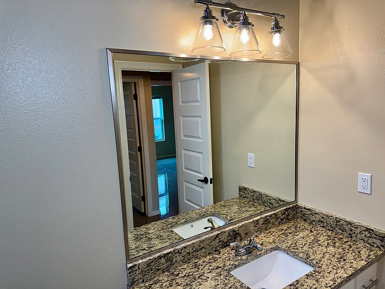 5104 N Winona Dr — Photo 12